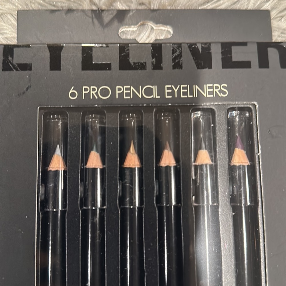 MAX STUDIO 6 PRO PENCIL EYELINERS (Silver, Green, Bronz, Brown, Black, Purple).